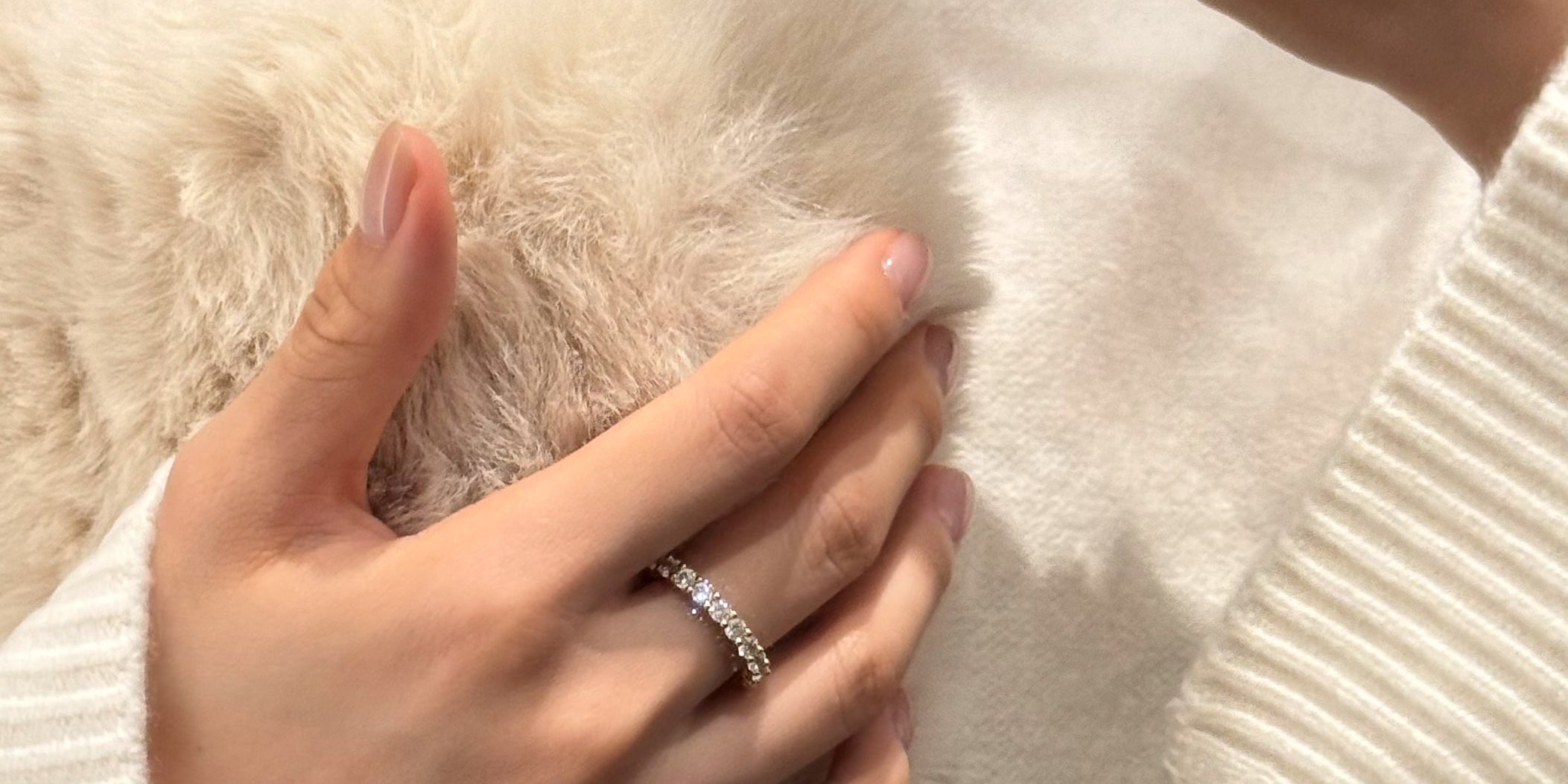 Dues Ring worn on left hand, Vera Ring and Ciel Ring worn on right hand — sparkly 18k plated on sterling silver rings from LUME styled with white knit top and soft fluffy bag