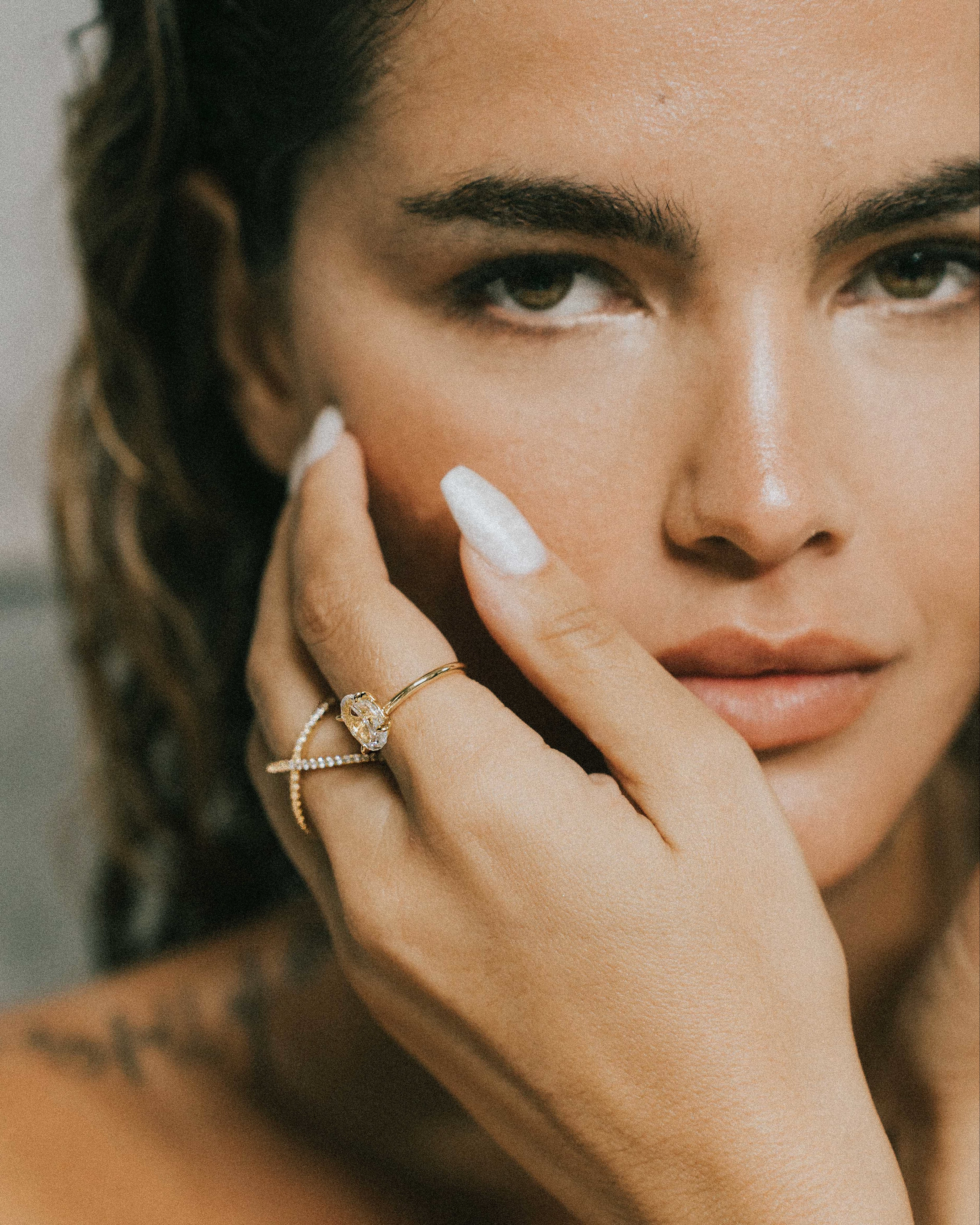 model wearing ciel ring 